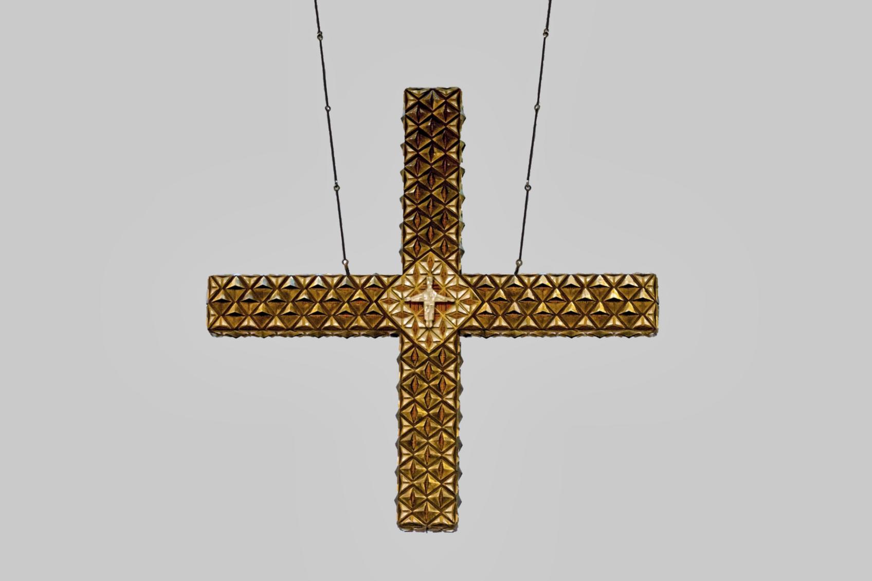 Kreuz über dem Altar St. Thoms Morus (c) Karl-Heinz Wagemans